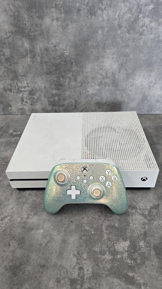 Microsoft Xbox One S (500GB) Console & Cables (PD2103848)