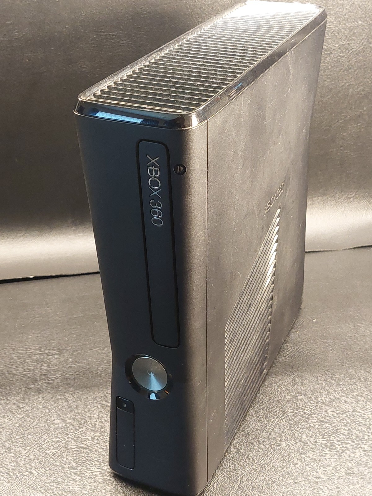 Microsoft Xbox 360 S Slim Model 1439 320GB Console Bundle w/ Controllers & Games