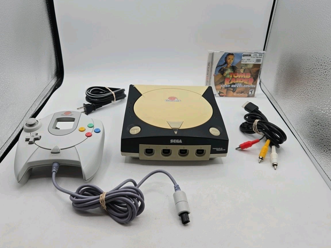 Sega Dreamcast White HKT-3020 Sport Bundle/ With Tomb Raider The Last Revelation