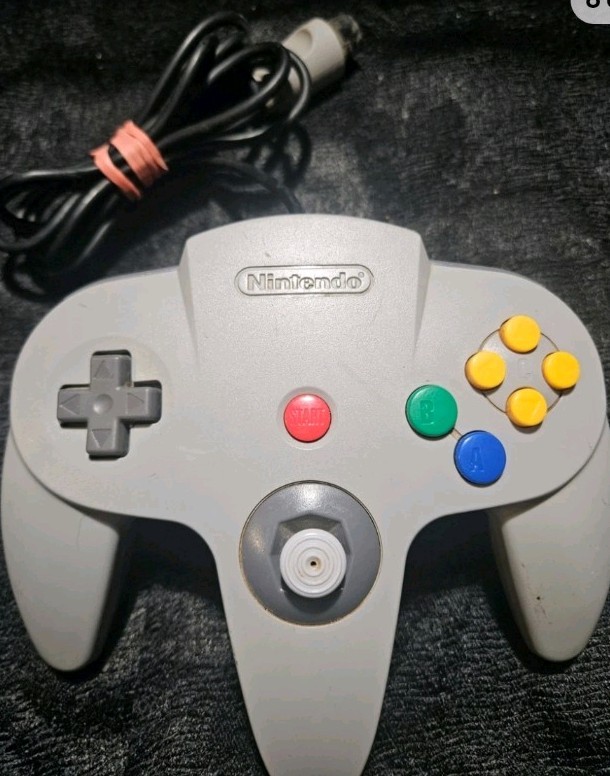 Nintendo 64 Console w/ 2 OEM Controllers Mario cart and donkey Kong 64 *WORKING*