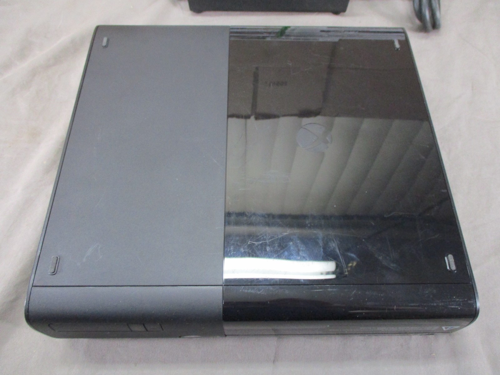 ENORMOUS Xbox 360 Console Model 1538 w/ 2 Controllers and 35 GAMES LOT