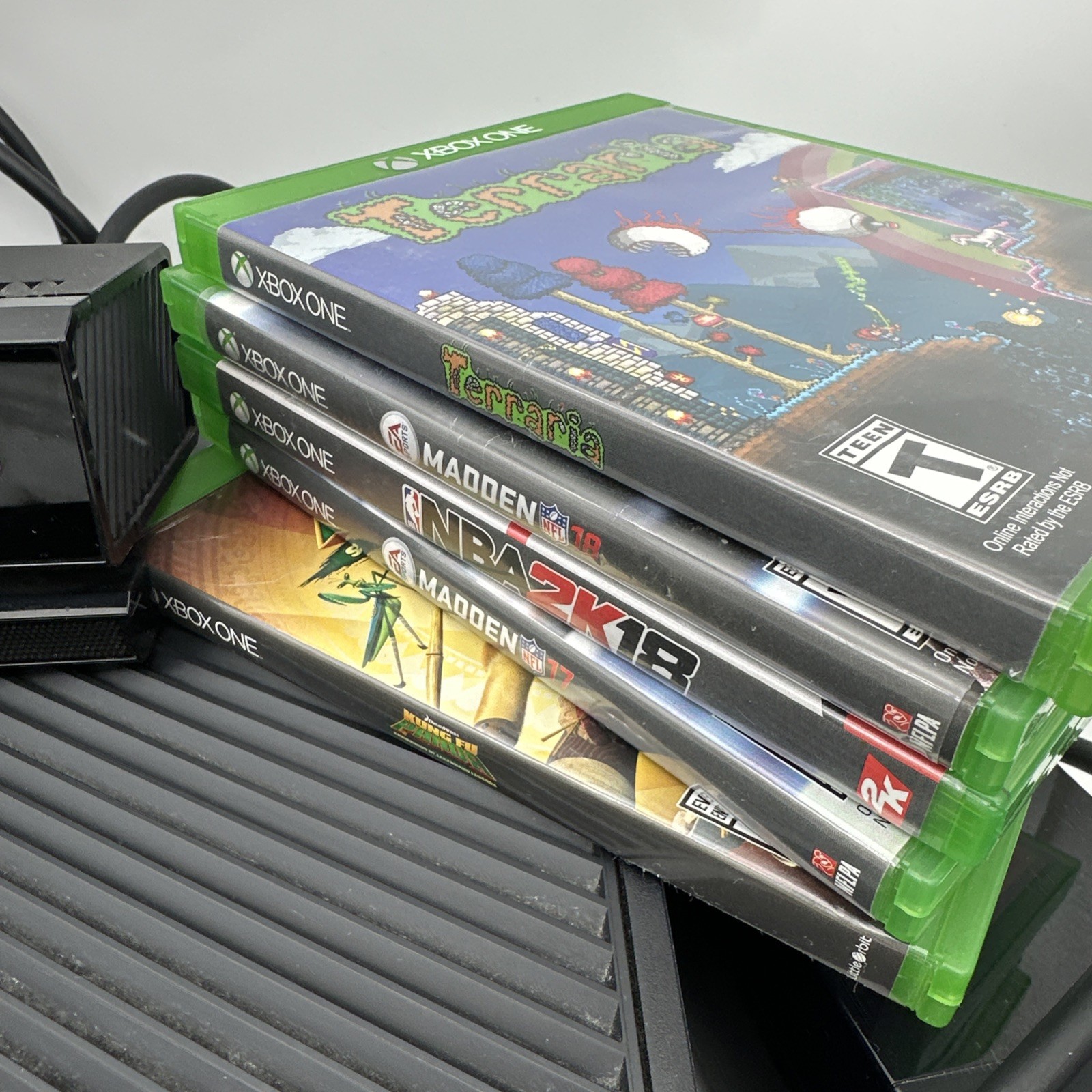 Microsoft Xbox One 1540 Console Bundle W/Kinect camera Cords No Controller Works