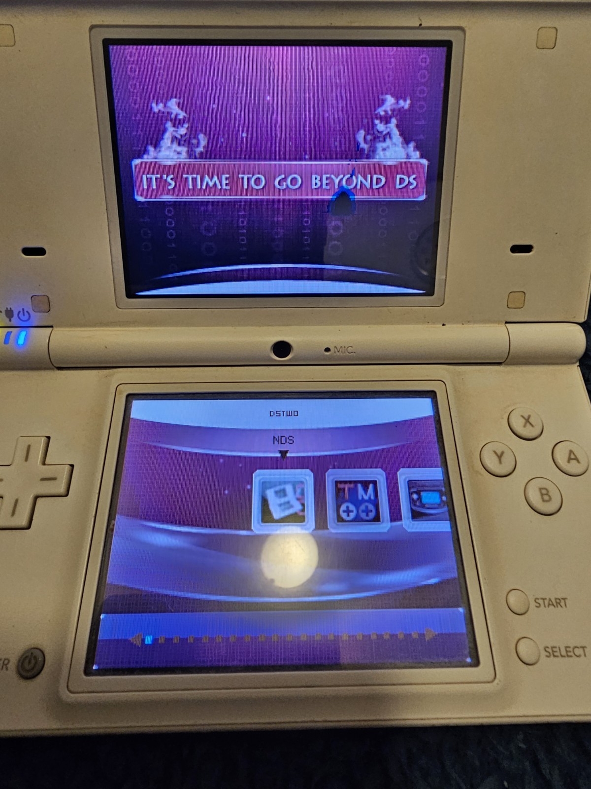 Nintendo DSi Arctic White (Read Description)