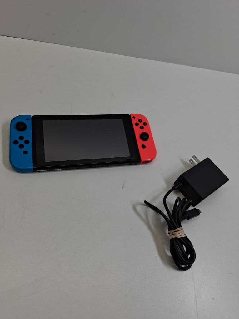 NINTENDO SWITCH HANDHELD – HAC-001(-01) V2 (P06035872)