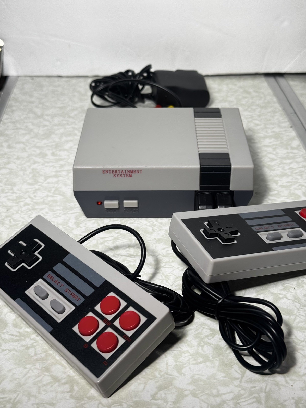 Mini Game Anniversary Edition 620 NES Console 620 Games AV-Out USB 2 Controllers