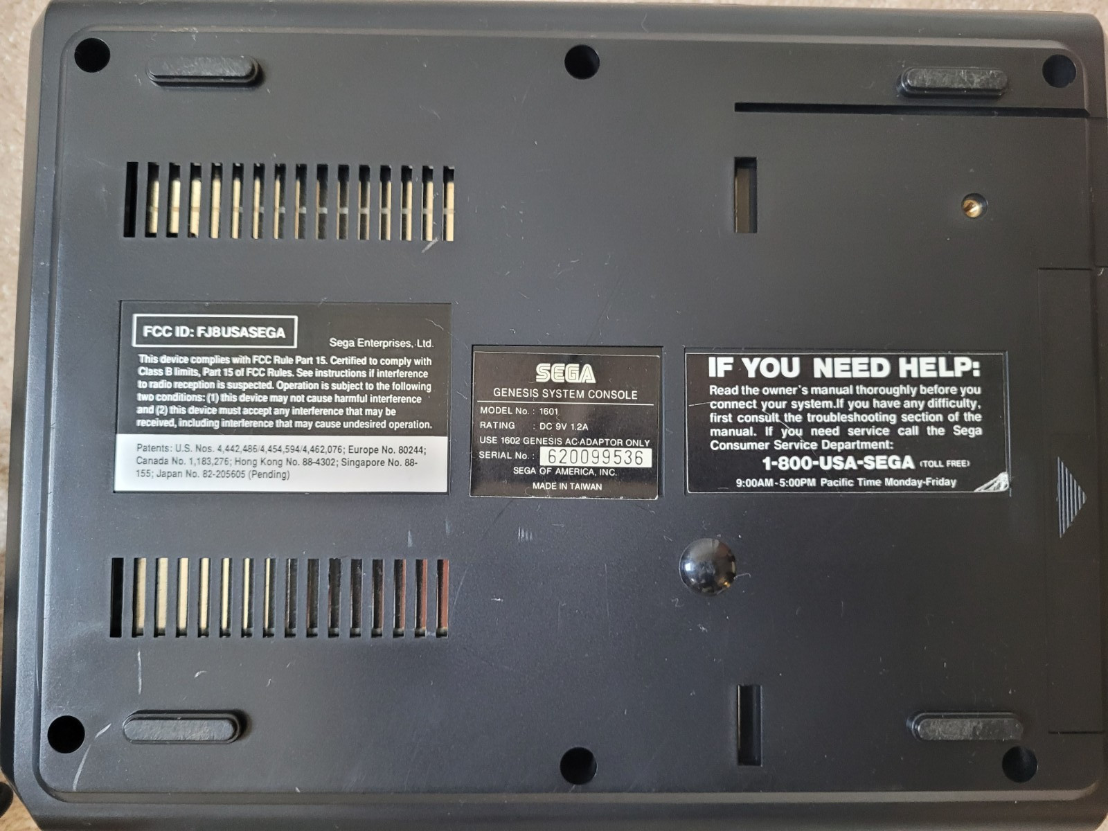 Sega Genesis 16 bit Console 1601 controllers cables box manual 1992