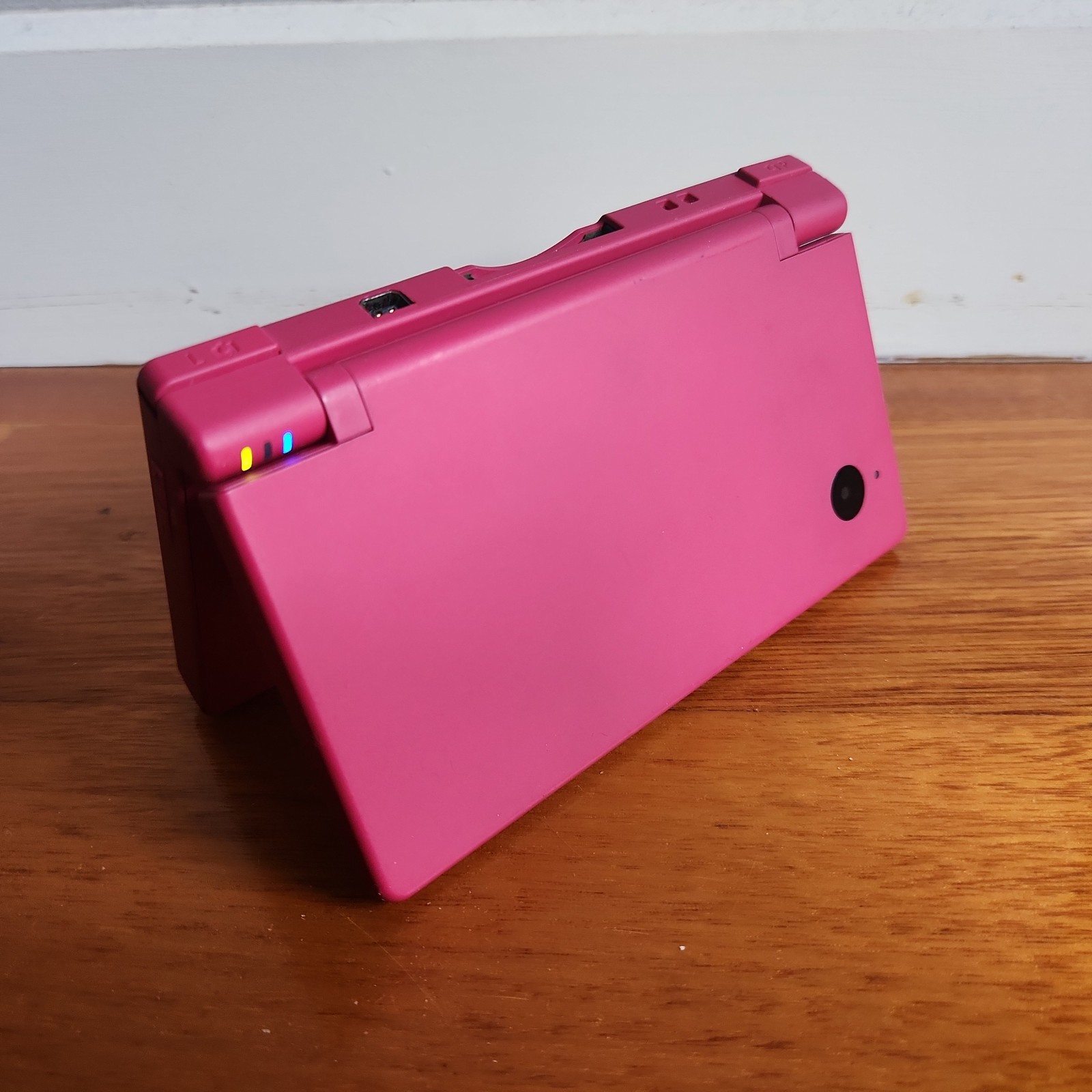 Nintendo DSi Pink inc. charging cable and SD card – Australian release