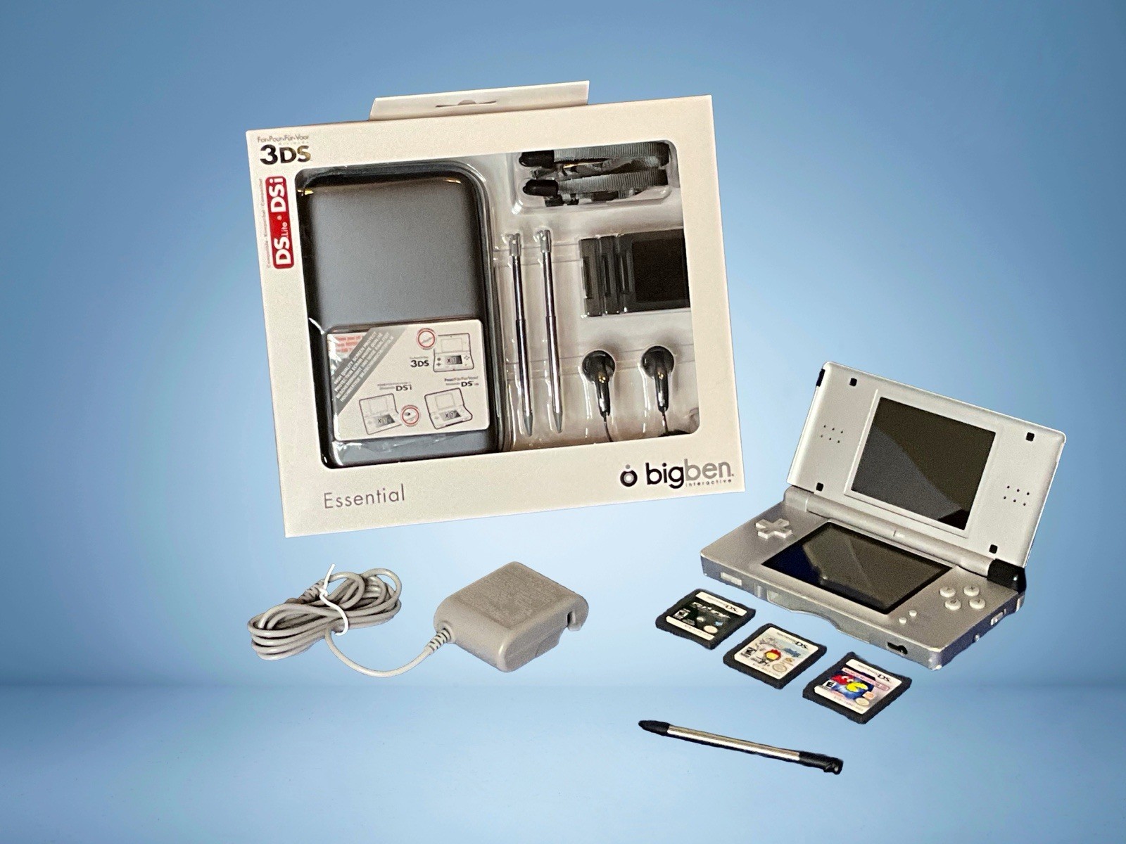 Nintendo DS Lite Cobalt Blue/Silver With Brand New Accessory Pack and 3 Games