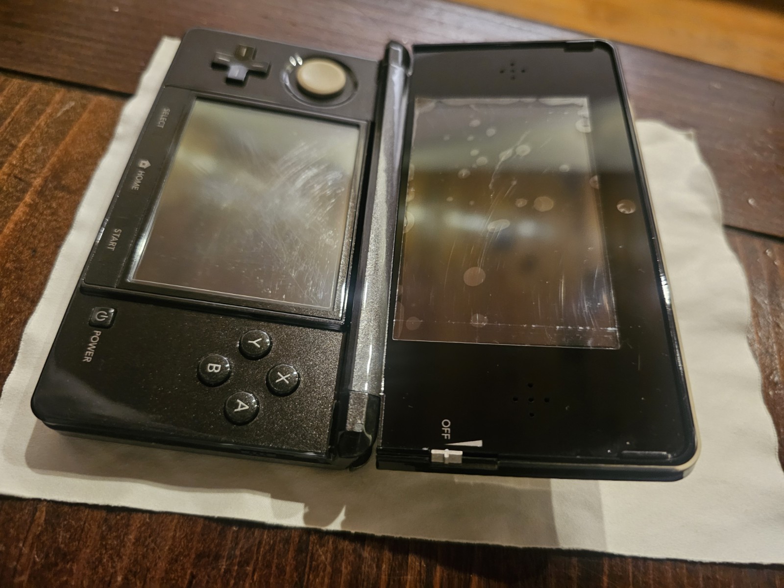 ​MINT Nintendo 3DS Cosmo Black -No Hinge Wobble – Day 1 Screen Protectors -ADULT
