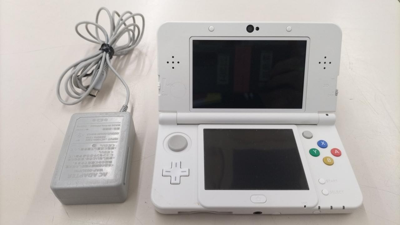 Nintendo 3DS New White KTR-001 Handheld Gaming Console