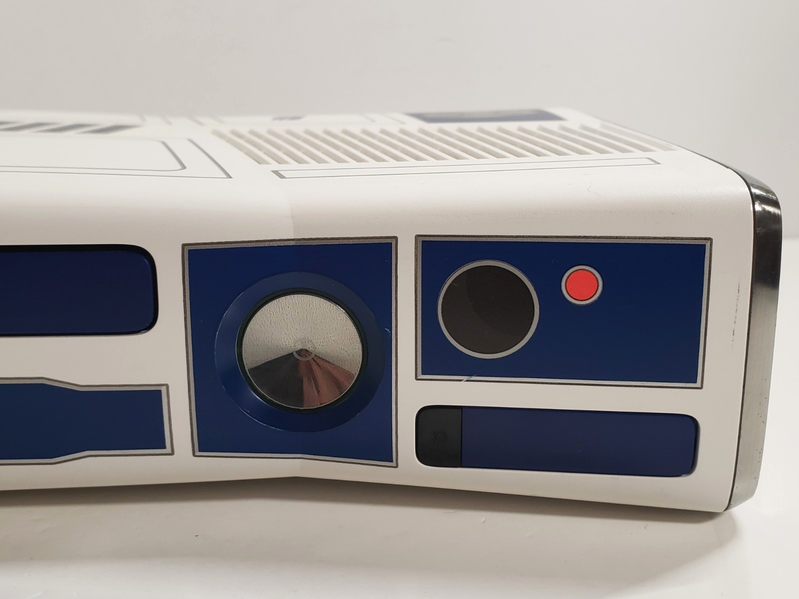 Microsoft Xbox 360 [1439] 320GB Star Wars Edition R2D2 Console with Power Cord