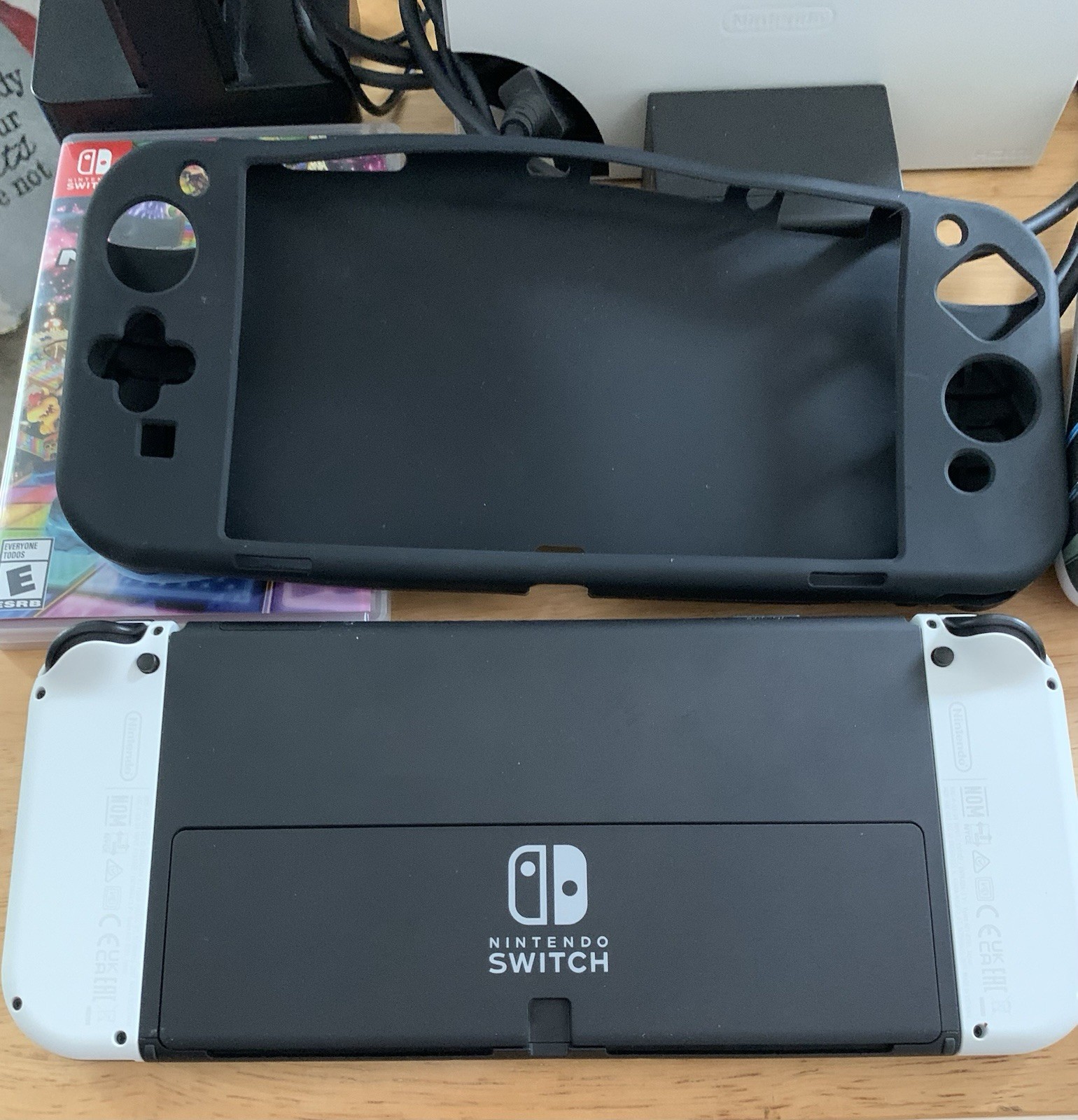 BUNDLE Nintendo Switch OLED 64 GB White EXTRAS Case Controller Mario Kart EC LN