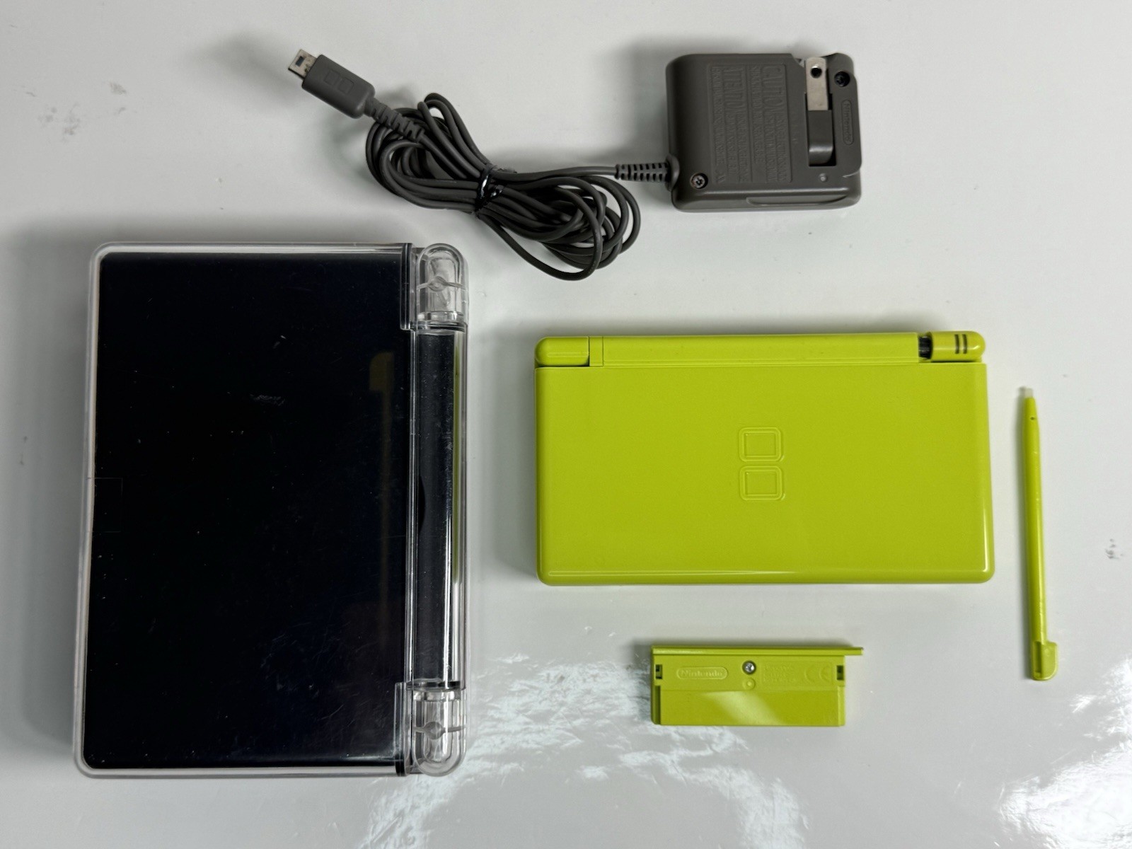 Nintendo DS Lite. Lime Green. Charger And Case & Stylus. Broken Hinge. Working.
