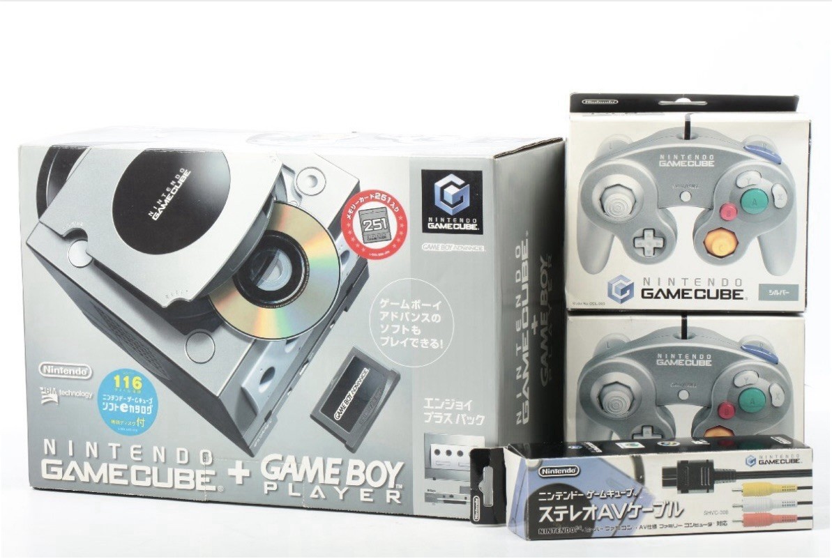 Nintendo GameCube Japan Bundle Silver GB Player 2 Controllers AV Disc CIB