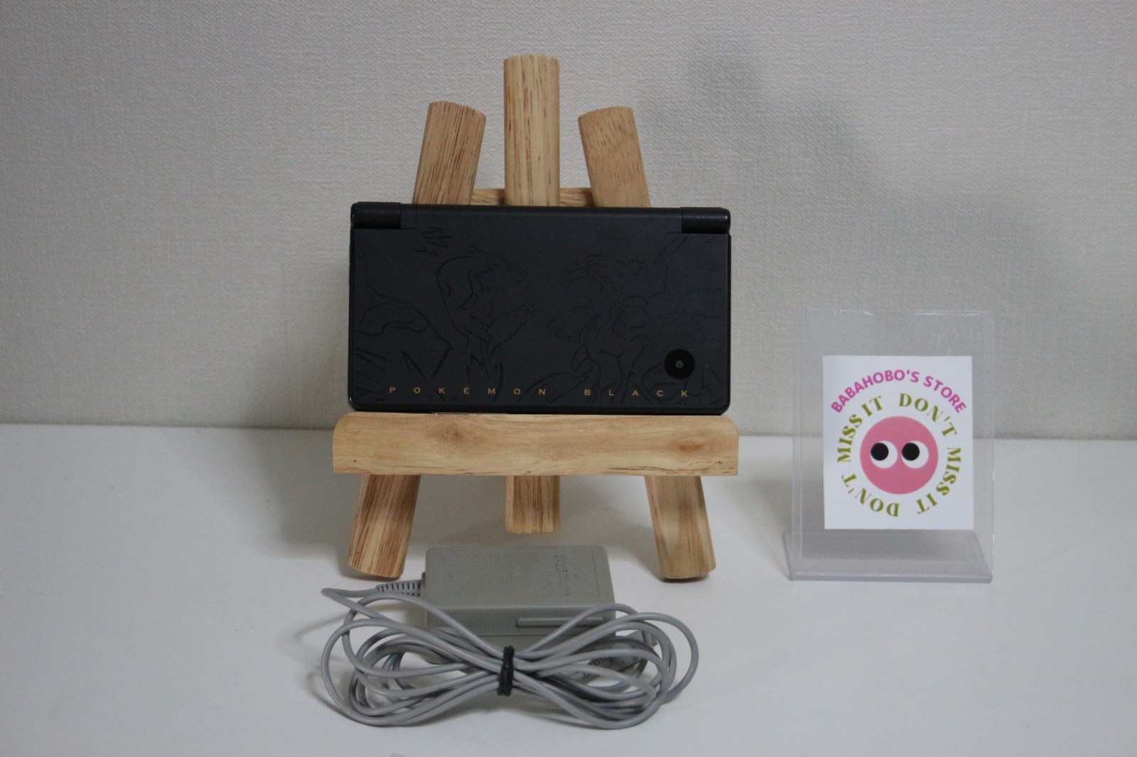 Nintendo DSi Pokemon Black Reshiram Zekrom Limited Edition Console w/ Charger