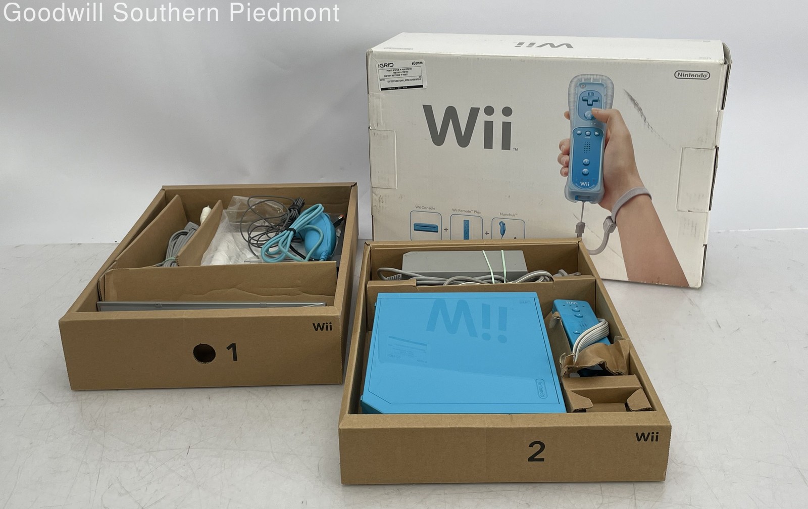 Nintendo Wii RVL-101(USA) Video Game Console Bundle with Box – Blue – Tested