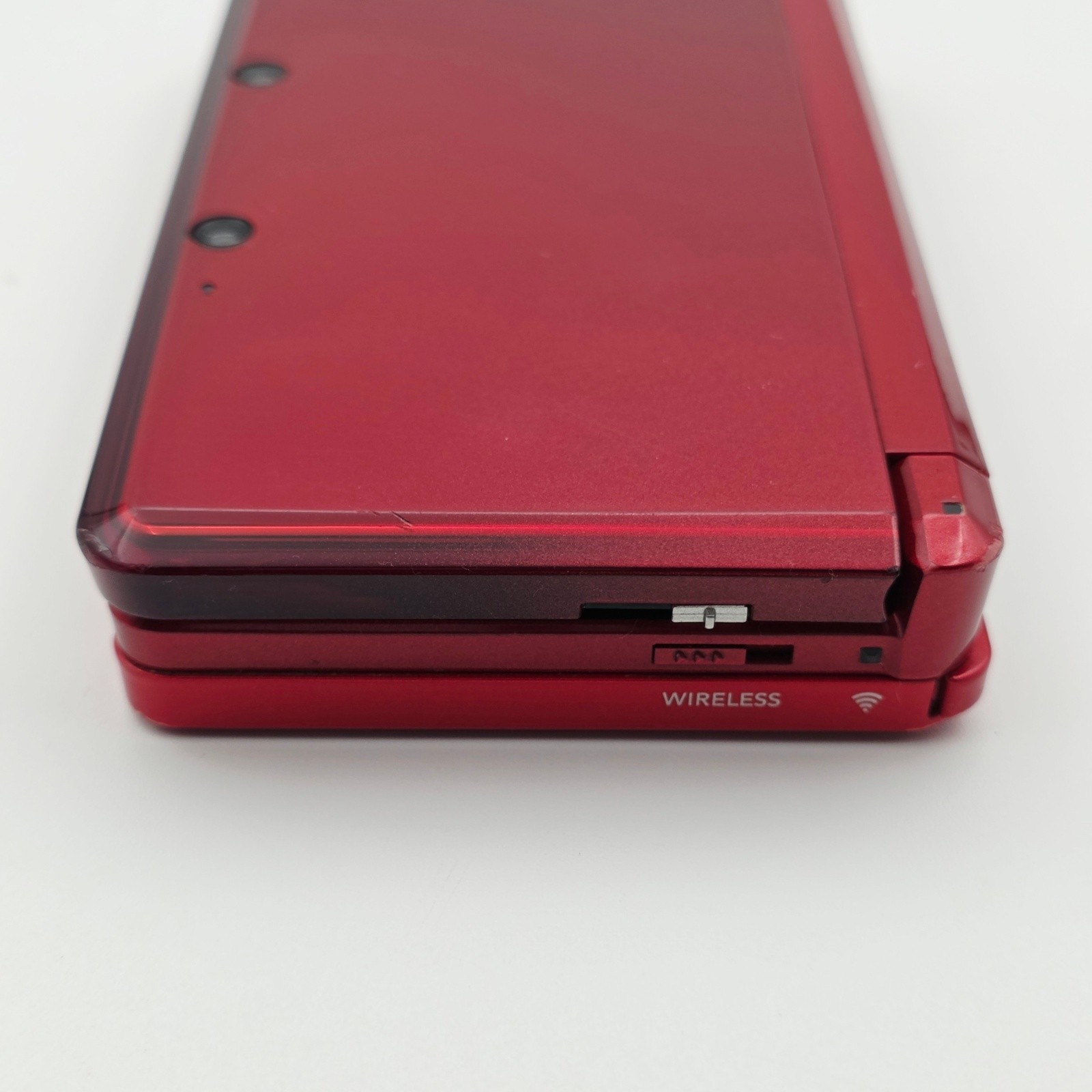 Nintendo 3DS Handheld Console Flame Red CTR-001 Includes Charger Stylus