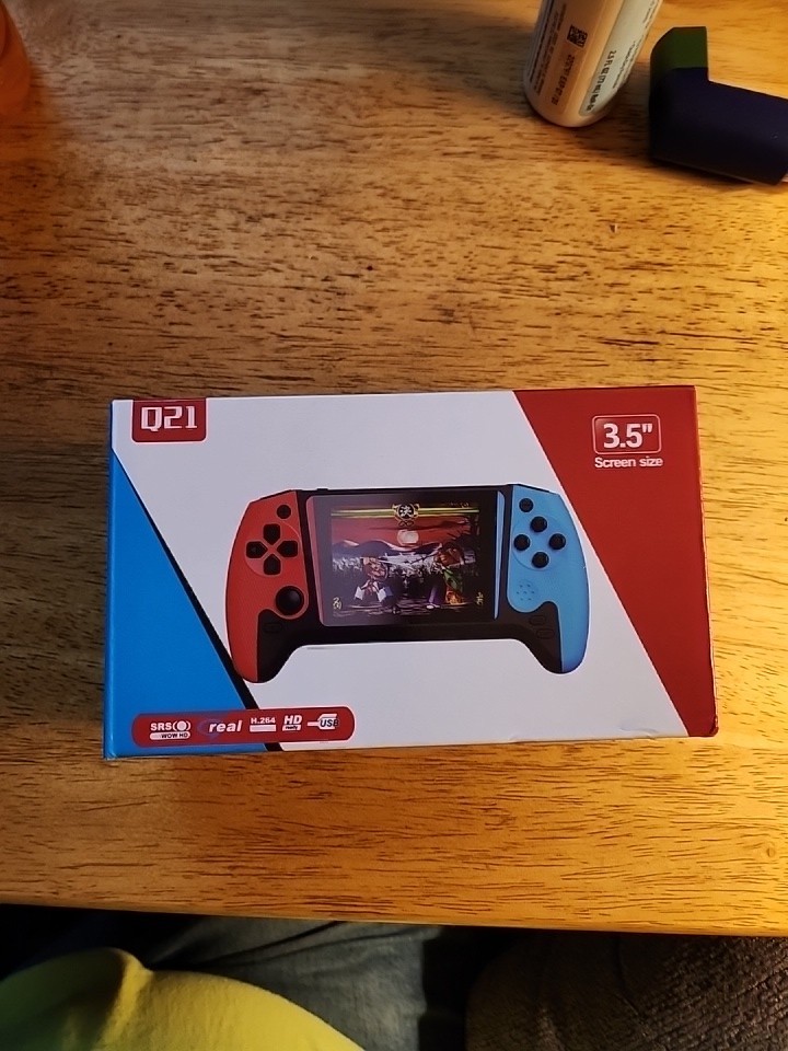 Q21 Handheld Game Console 500 Games Built In NIB Remote Sensing Game Joystick