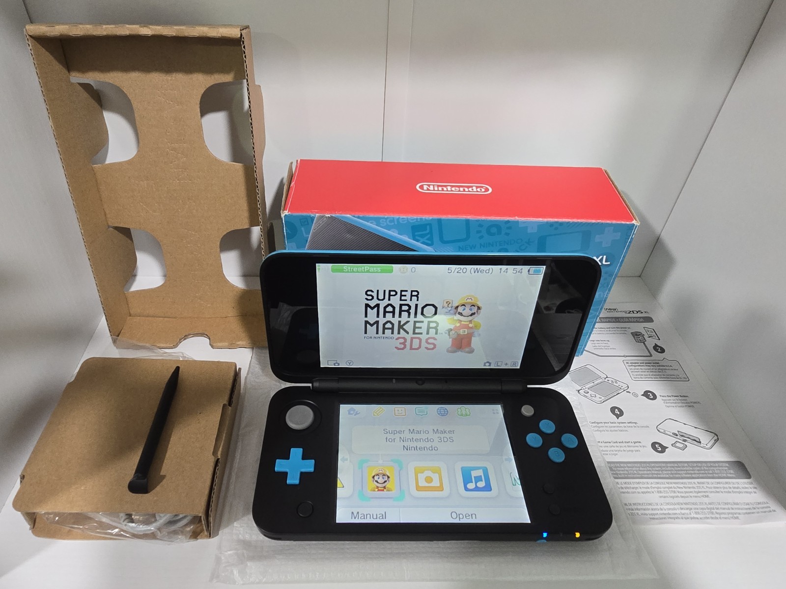 Nintendo 2DS XL Console (CIB) with inserts, charger, manual, SD and Mario Game