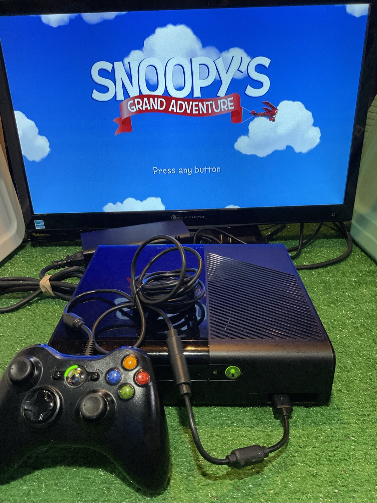 Microsoft Xbox 360 E Console 2 Controllers (1 Wireless) Brick PC HDMI 2 Games 🔥