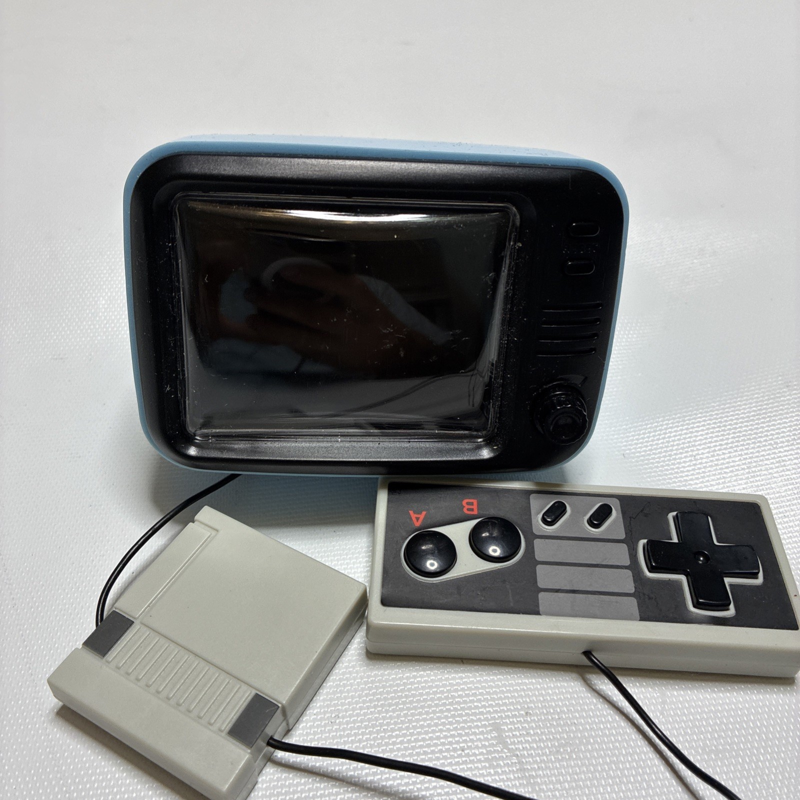 Retro Mini Portable Nintendo Console And Tv With Over 500 Games