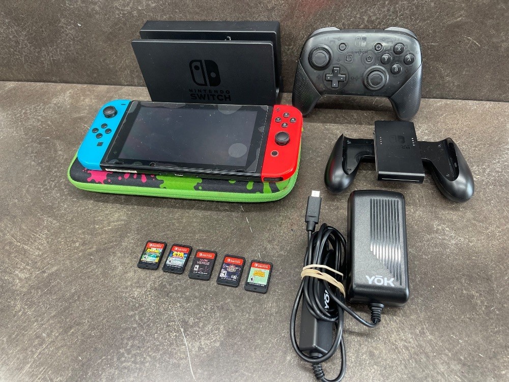 Nintendo Switch Neon Joy Con HAC-001 Combo