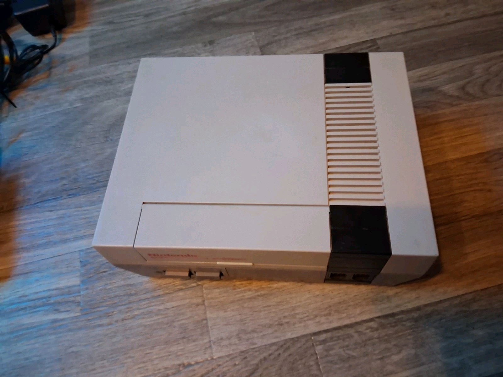 Nintendo NES Console Bundle Tested With Games + Zapper No Yellowing Works Great