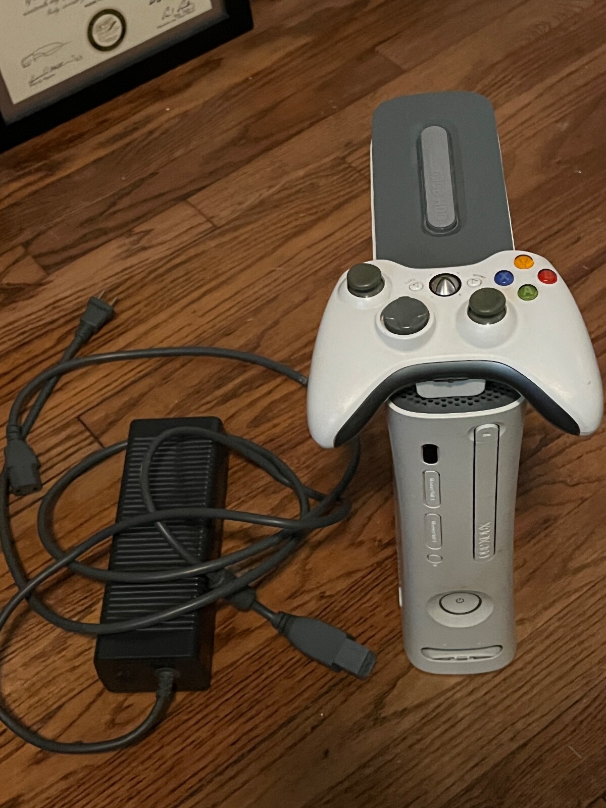 Microsoft Xbox 360 Pro Launch Edition 60GB White Console (B4J-00179) READ