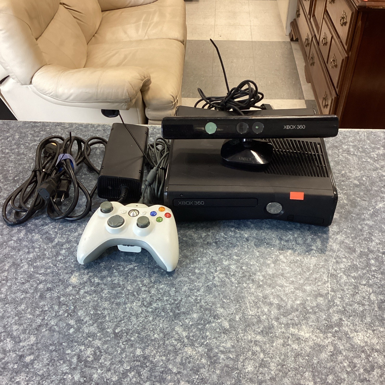 Microsoft Xbox 360 S Console – Black W/ Controller And Kinect