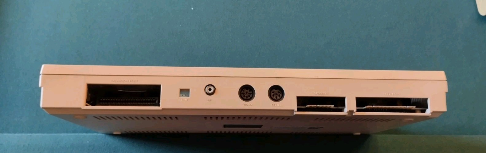 CCOMMODORE 64C PC + Games + 2 Joysticks + Cassette Data Unit, All Working