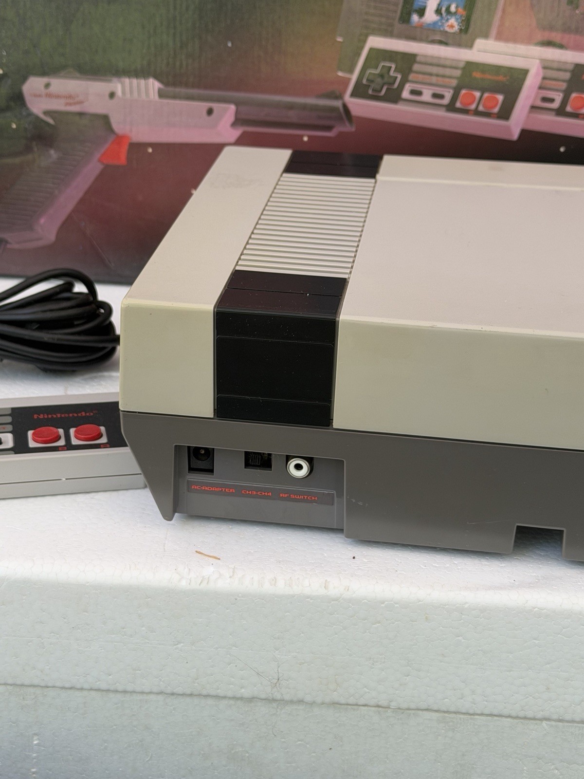 1988 Nintendo NES Action Set Console w/ Box-Controllers-Gun-Adv Remote & 7 Games