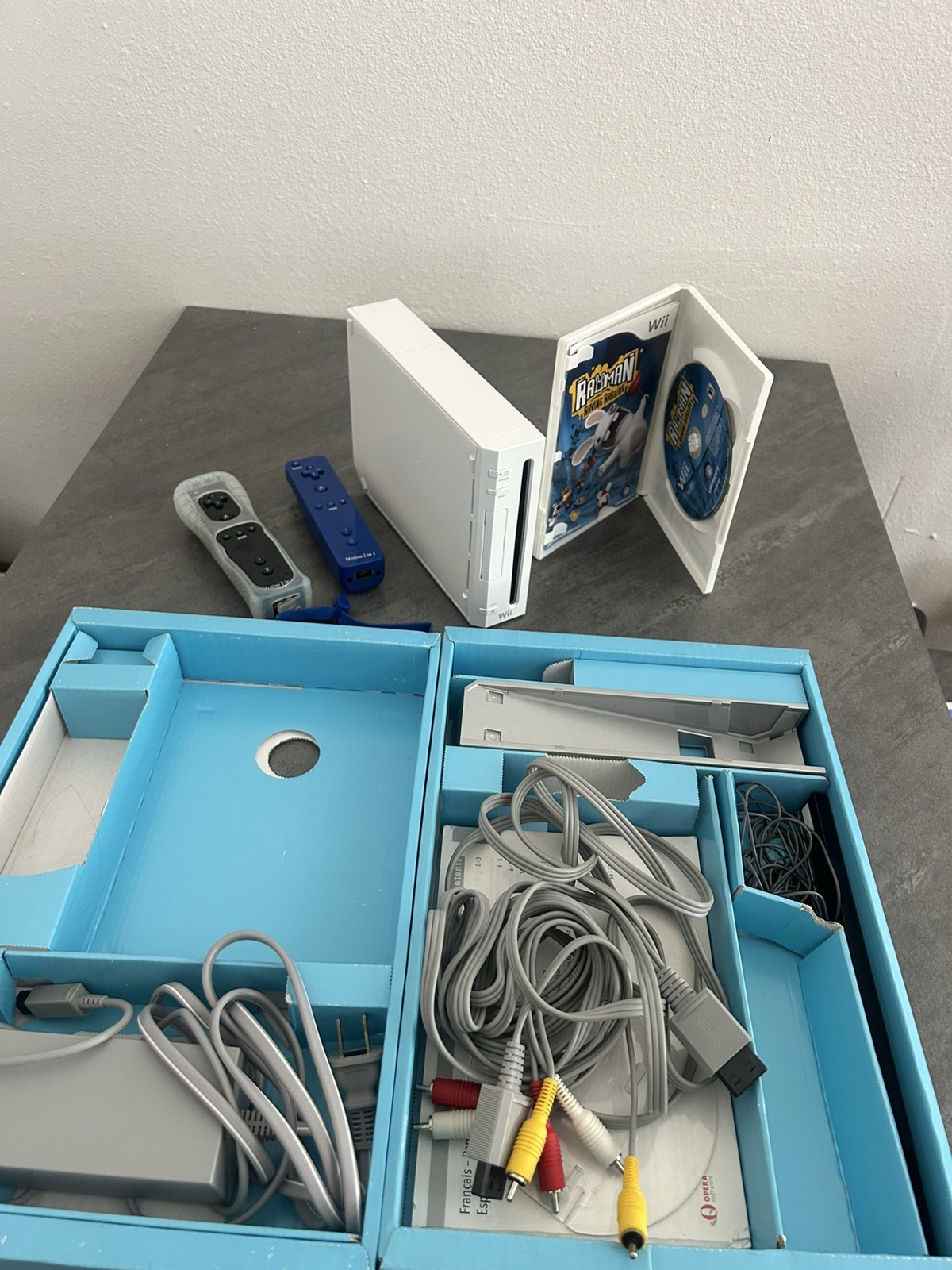 Nintendo Wii RVL-001 Complete In Box Bundle – 2 aftermarket Remotes – Tested