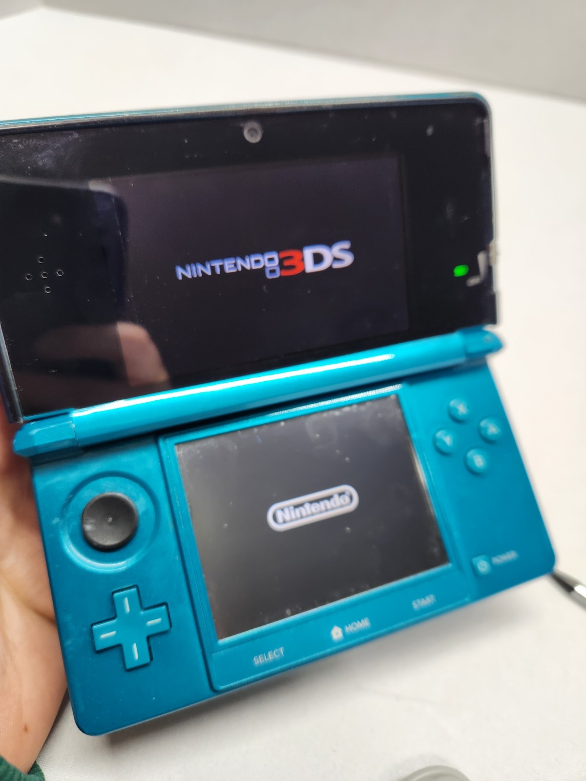 Nintendo 3DS & Charger – Aqua Blue/Black
