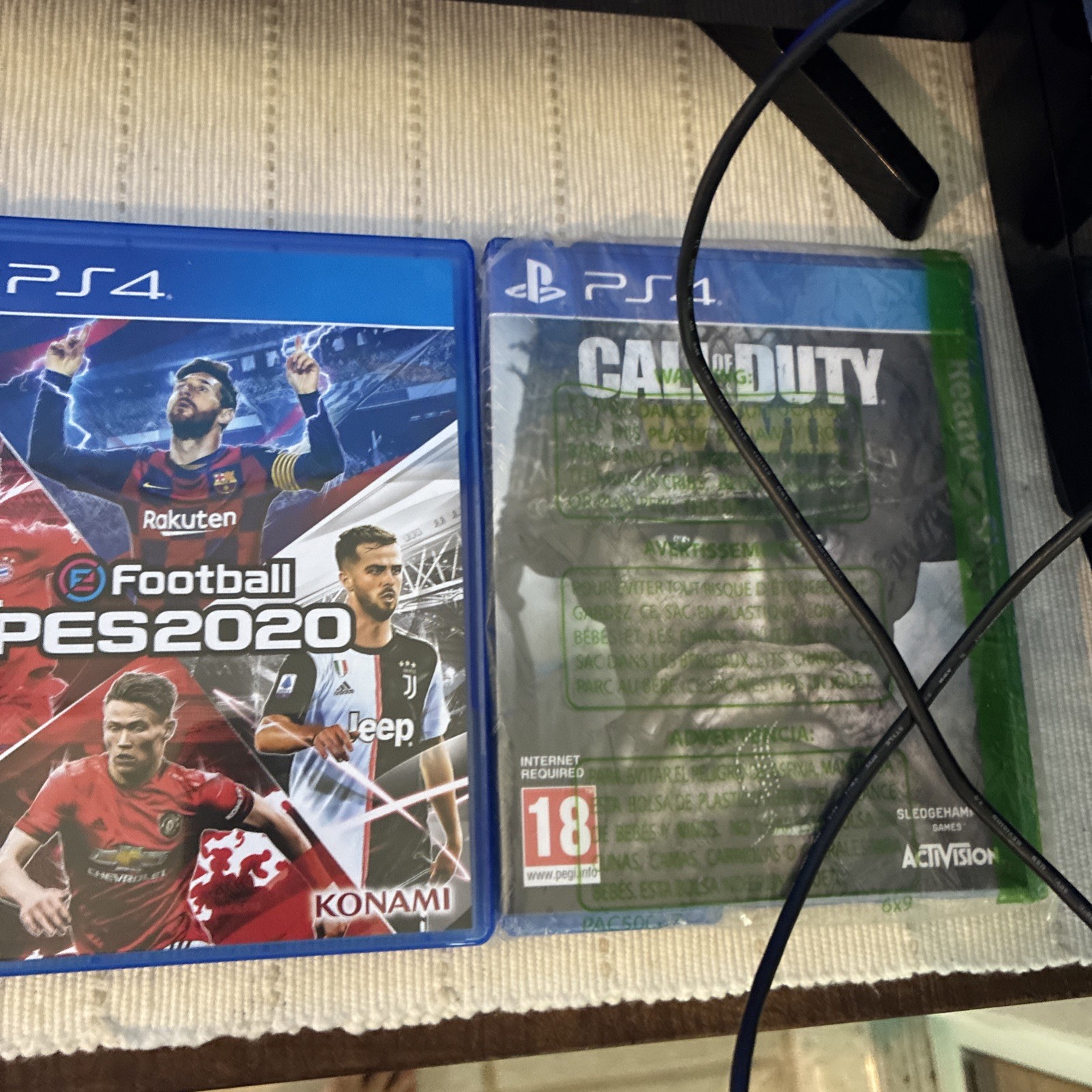 Sony PlayStation 4 500GB Console Bundle in Original Box w/ 2 Controllers & 4 Gam