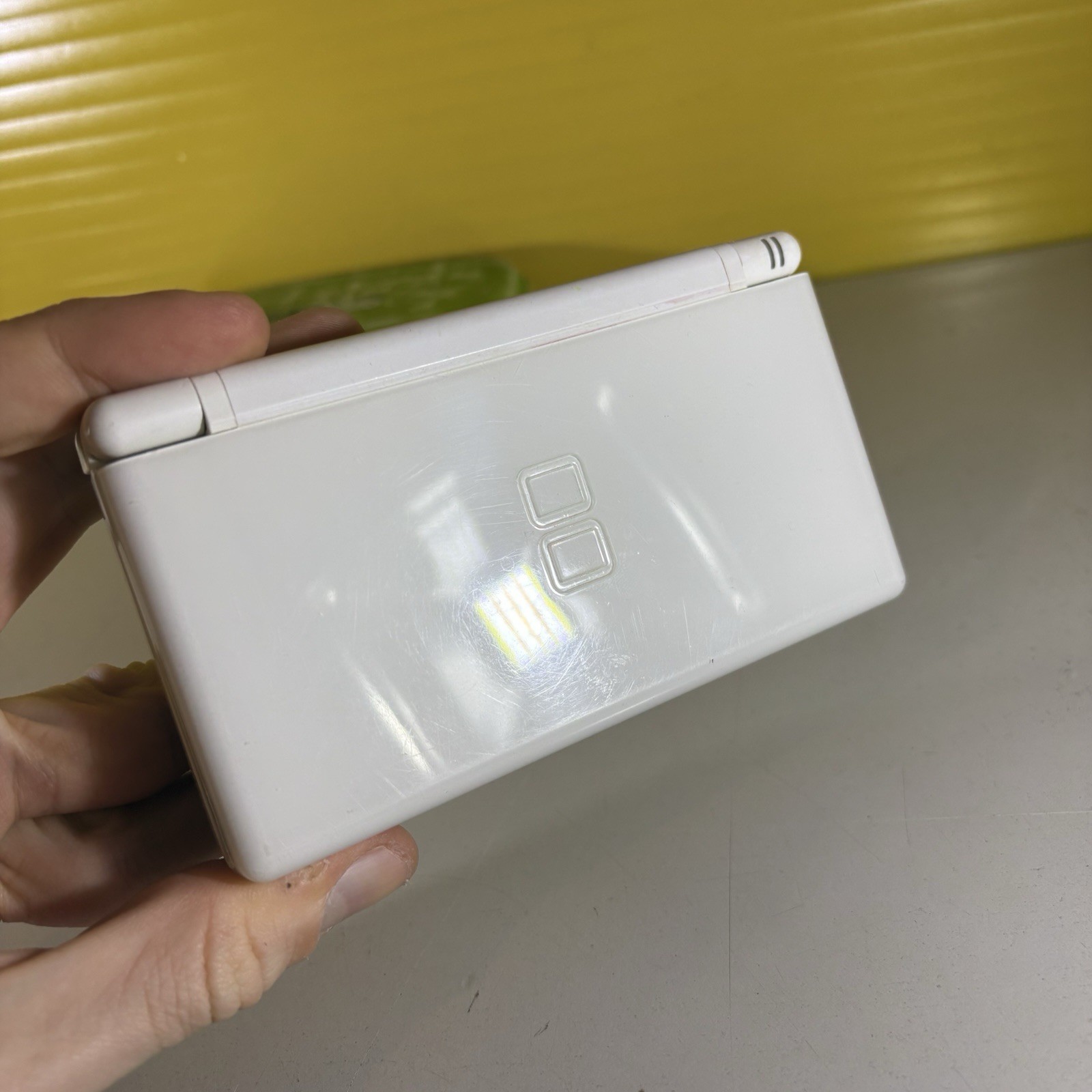NINTENDO DS LITE WHITE – ORIGINAL TESTED AND WORKING + CHARGER AND NIB