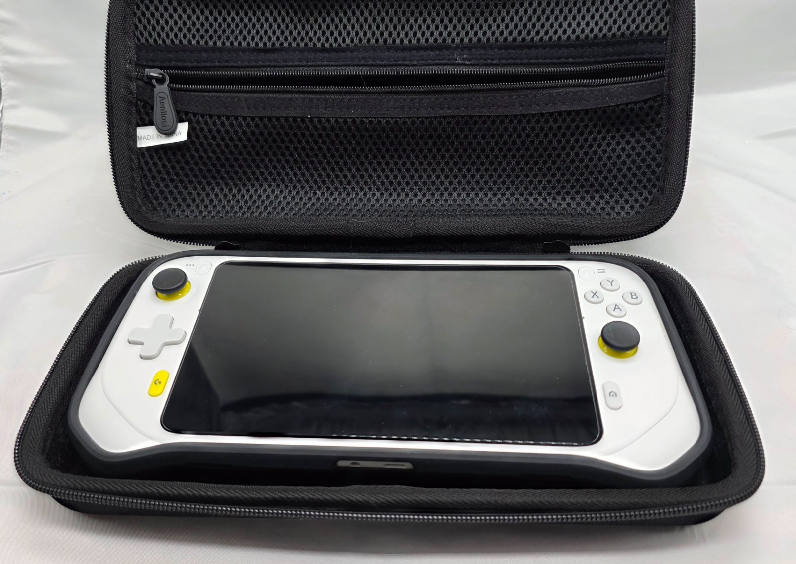 Logitech G CLOUD Handheld Console White 64 GB with extras Used