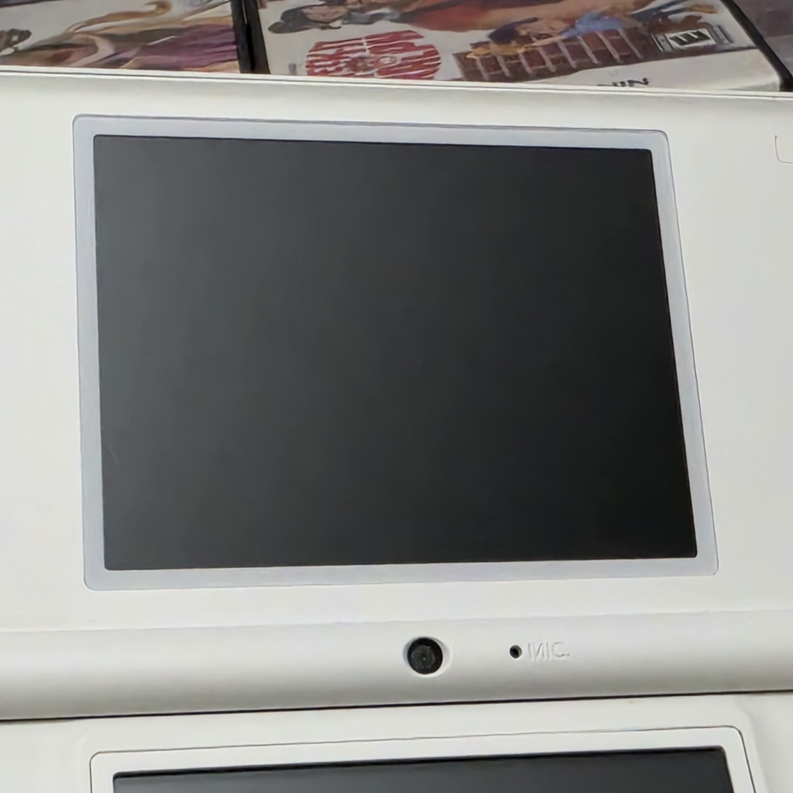 Nintendo DSi Console White Model TWL-001 with Charger, Stylus, 8 Games Complete