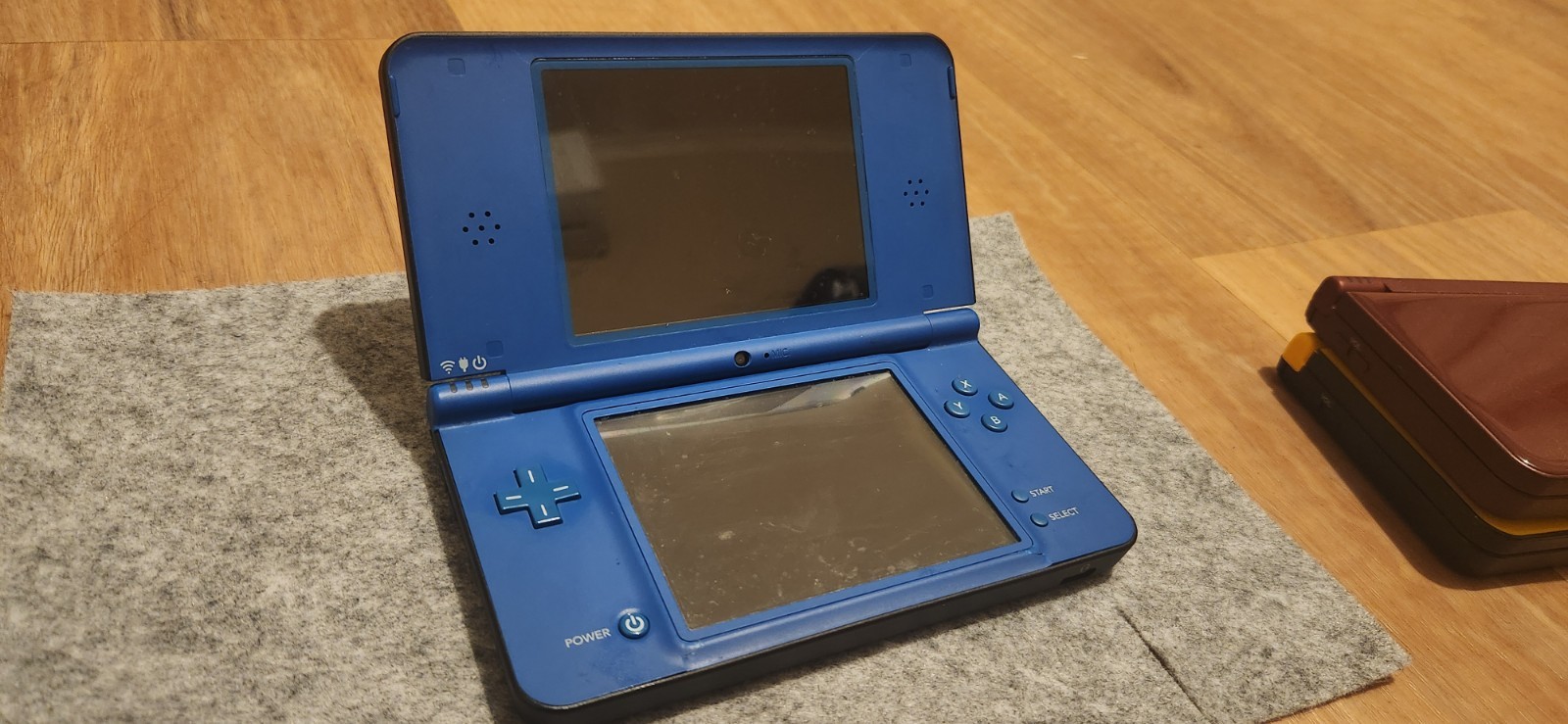 Nitendo Dsi Xl Red Yellow Blue