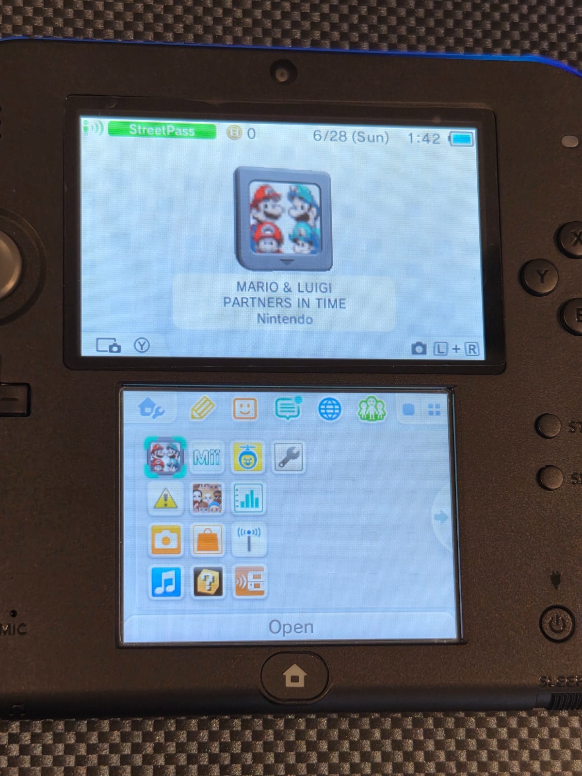 Nintendo 2DS Handheld Game Console Electric Black/Blue Case AC 4GB SD