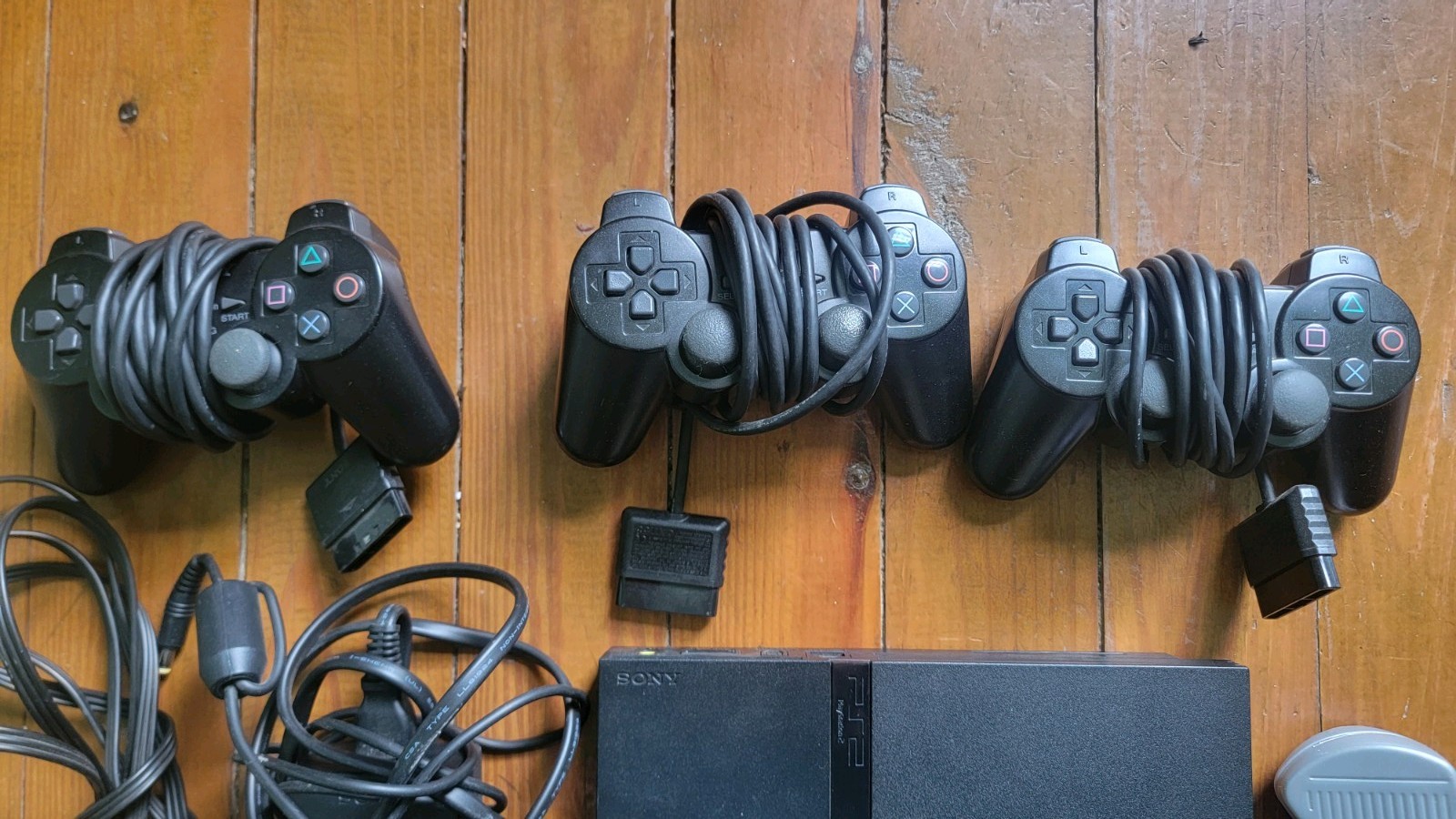 PS2 SLIM CONSOLE AND CONTROLLER BUNDLE WITH REAL WORLD GOLF GAME