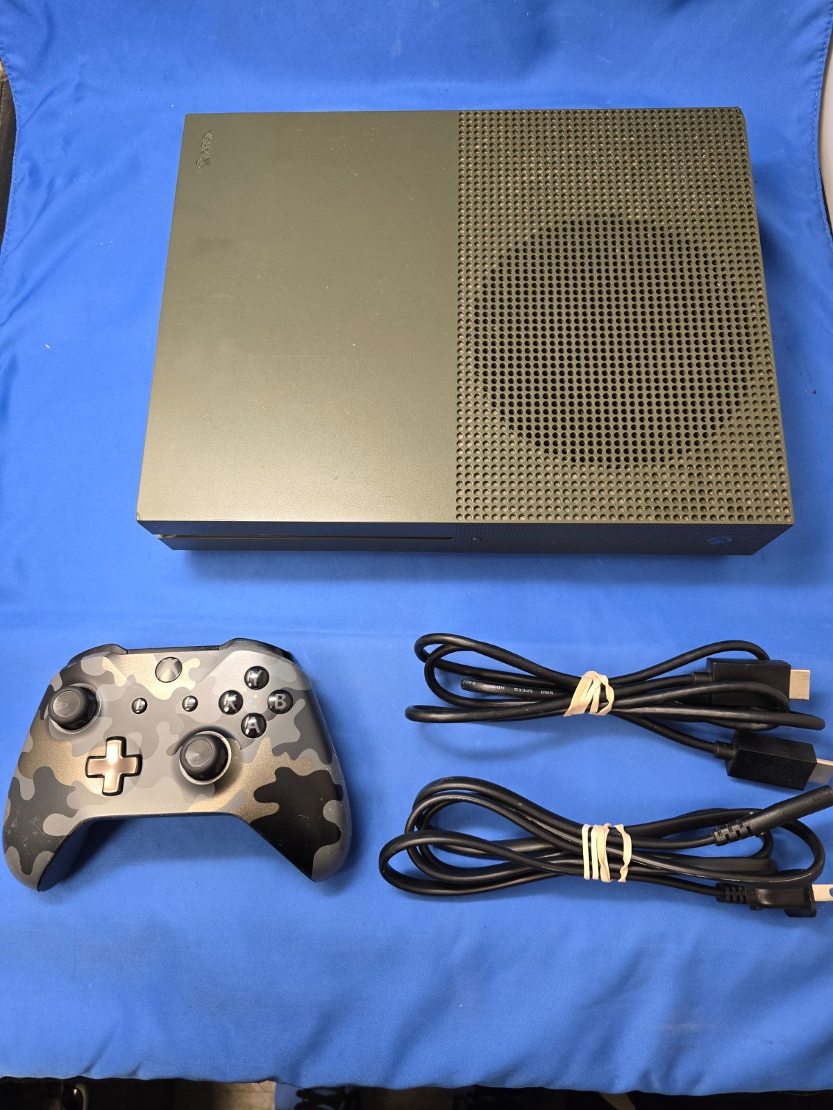 XBOX 1681 1TB CONSOLE – BATTLEFIELD MILITARY GREEN EDITION