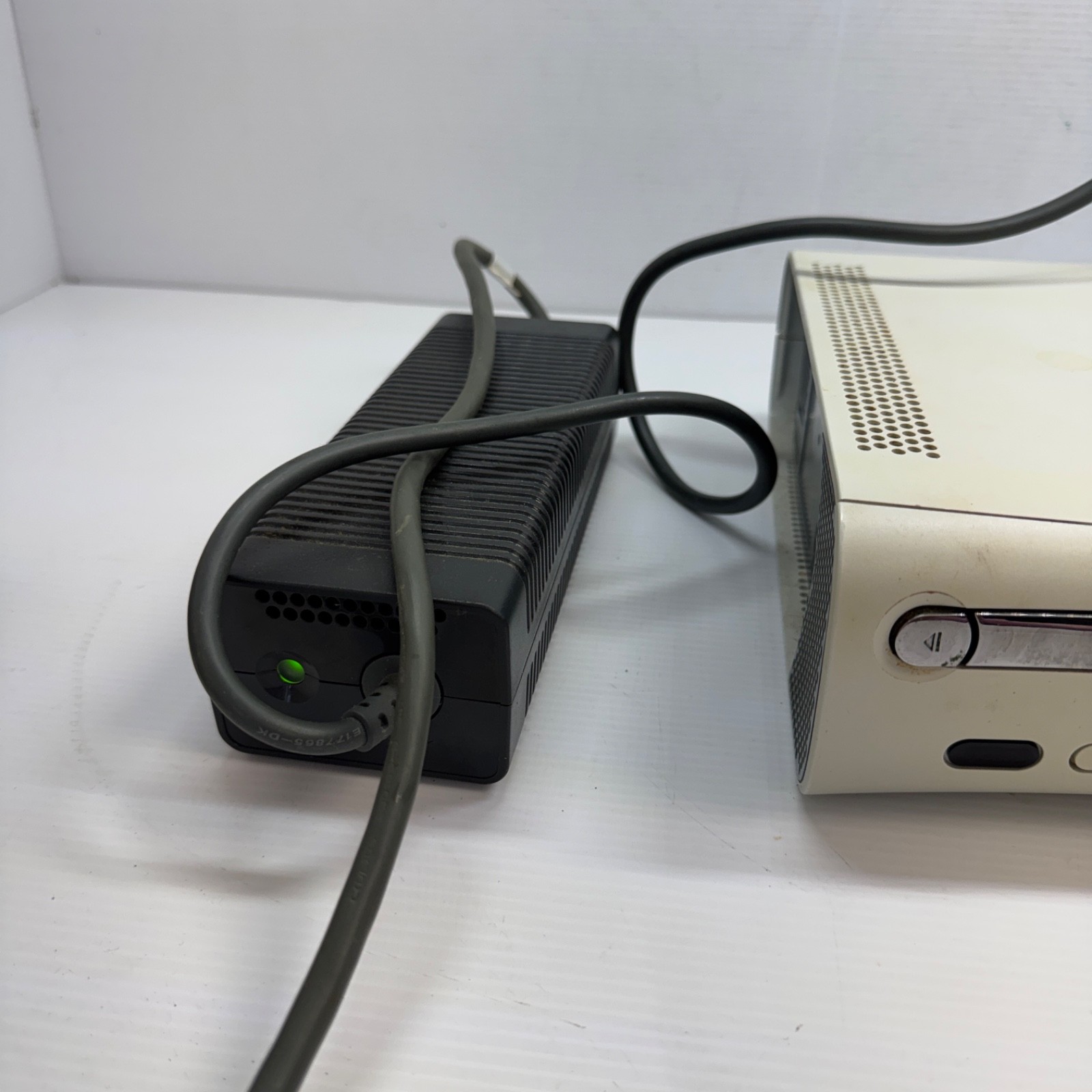 Official Microsoft Xbox 360 60GB Console & Wires! Works