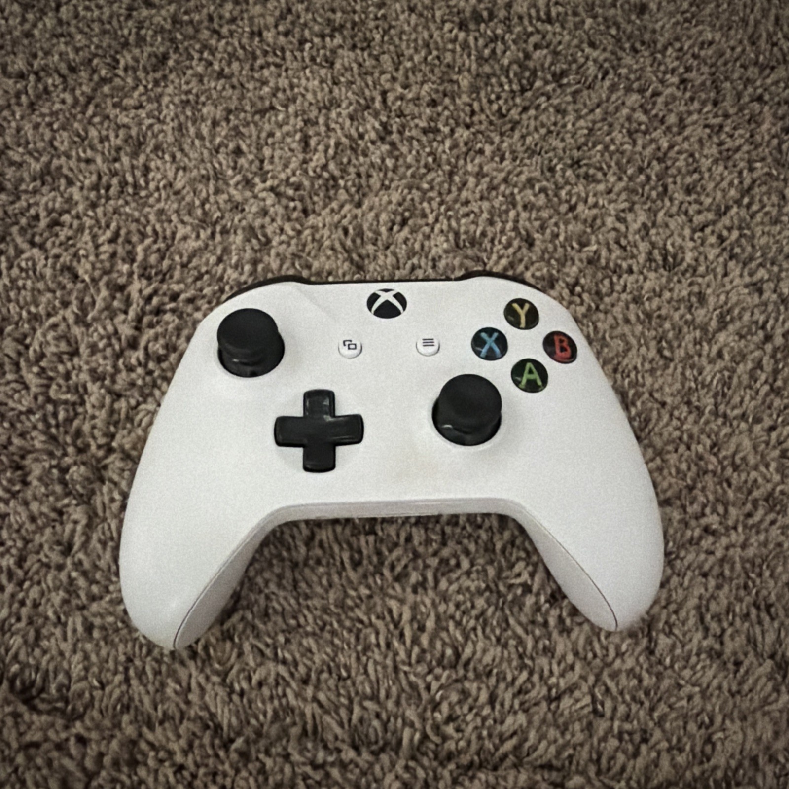Xbox One S 1TB White Console Bundle with 1 Game and Controller OEM