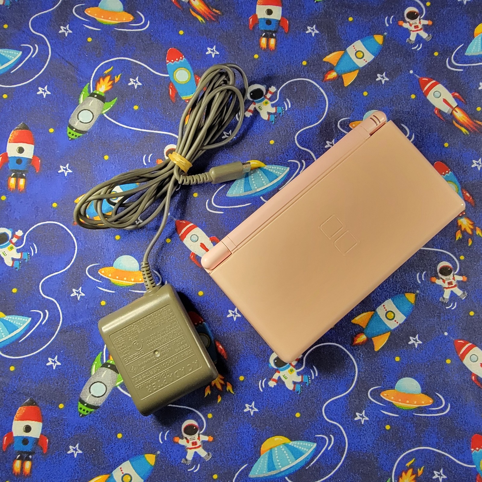 Nintendo DS Lite Handheld Console – CORAL PINK / VERY NICE- TESTED With Chargers