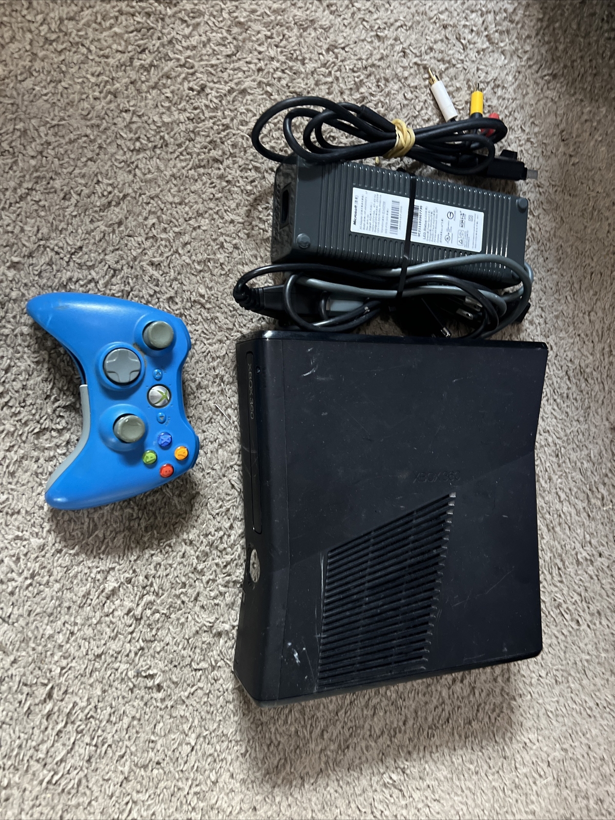 Microsoft Xbox 360 Bundle- Black (L9V-00039)