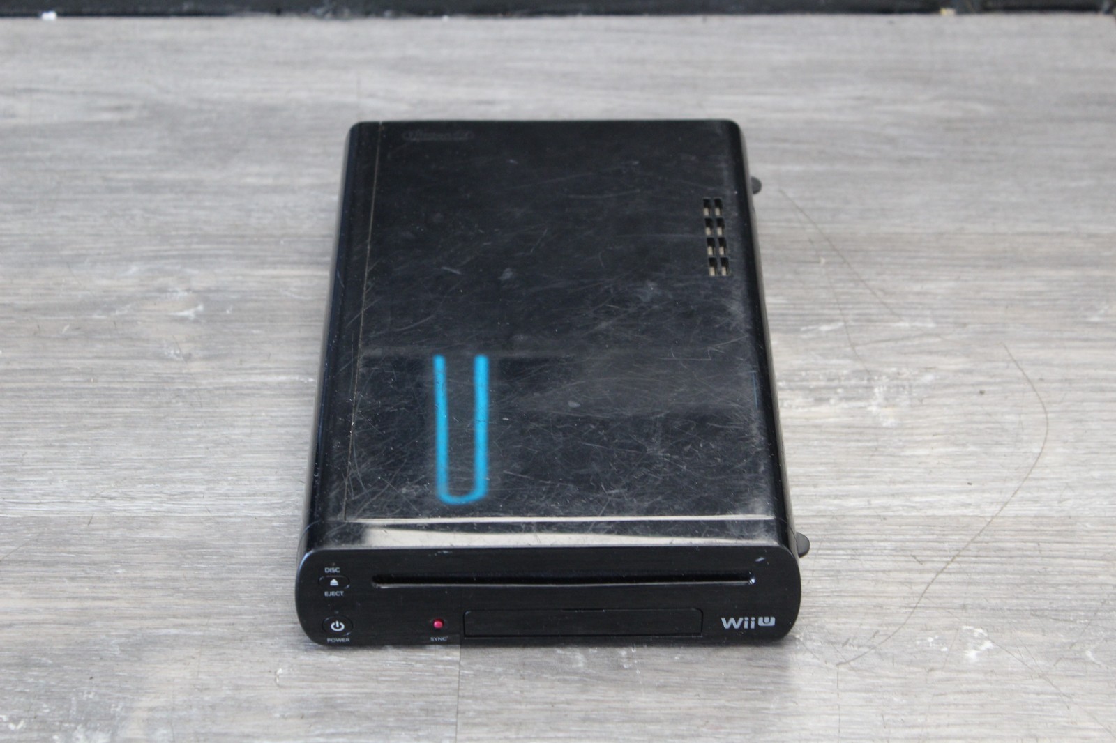 Nintendo Wii U Launch Edition 32GB Black Handheld System WUP-010 & WUP-101 (02)