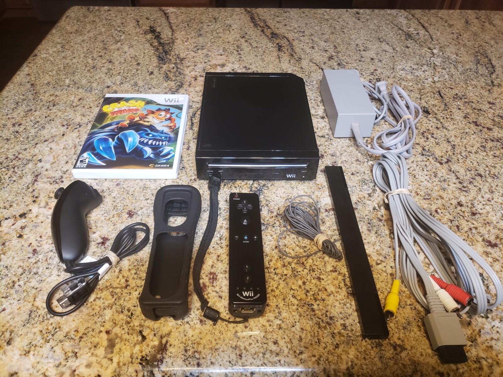 Wii Console RVL-001 GameCube Comp – Bundle: Controller, Nunchuck, Cords, Game