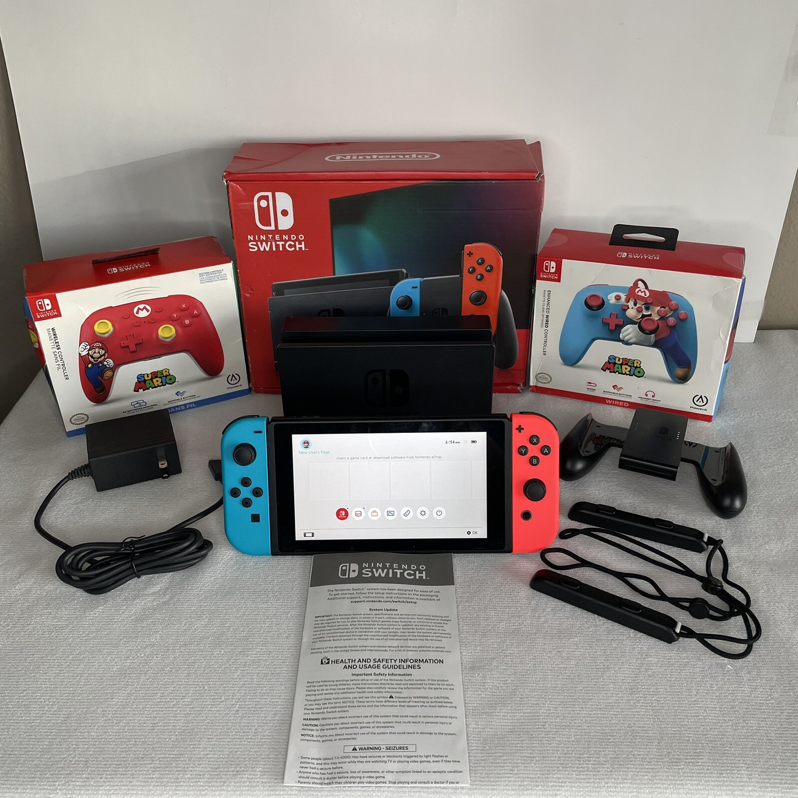 Nintendo Switch HAC-001(-01) 26GB Super Mario Wireless & Wired Controllers