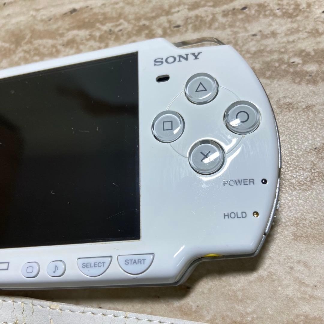 Sony PSP 2000 Ceramic White Almost Unused Complete in Box 6760