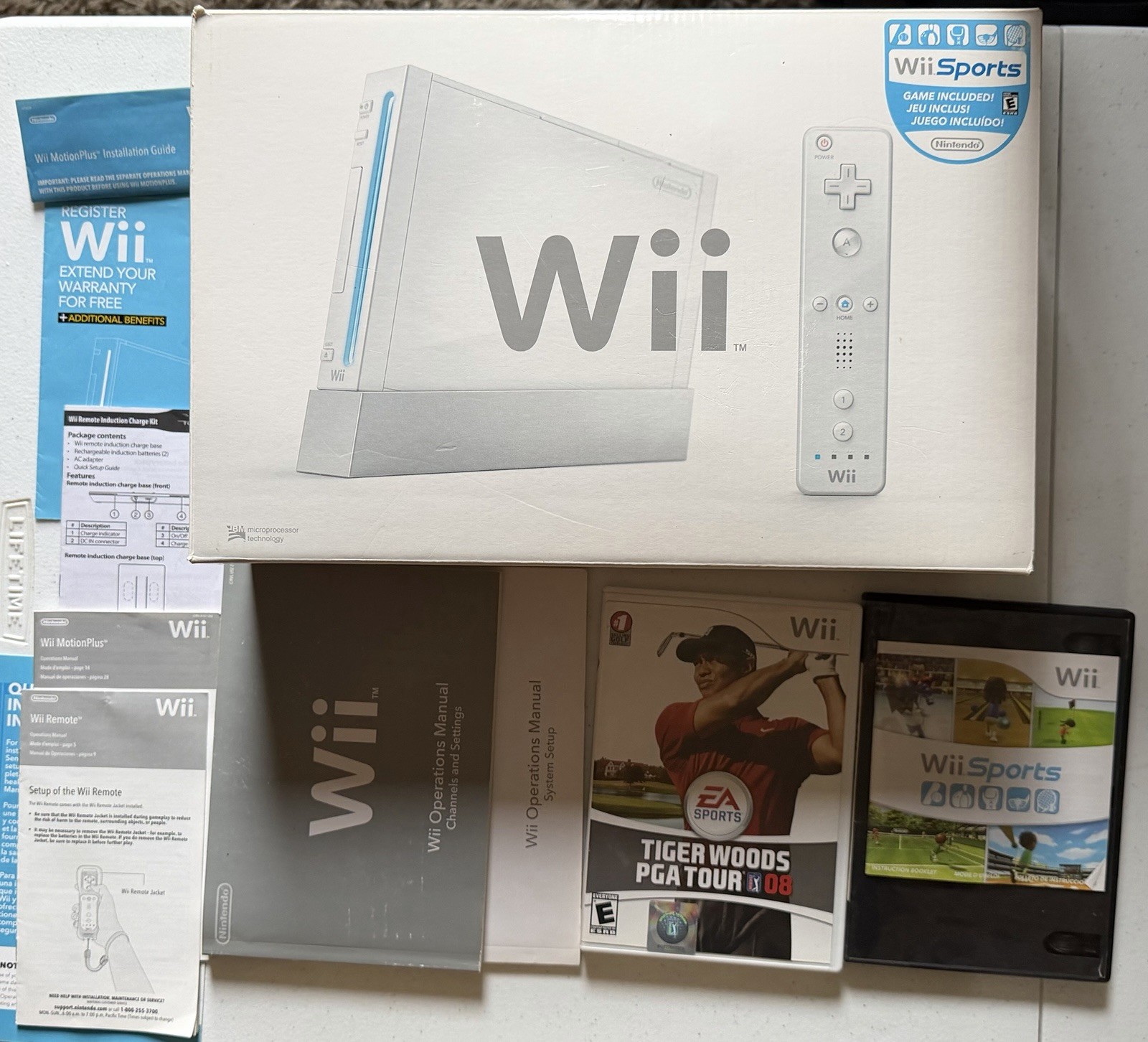 Nintendo Wii Console White Complete In Box CIB + Wii Sports & Tiger Woods 08